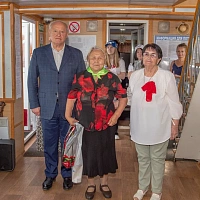 гости праздника и Борис Александрович Саломатин